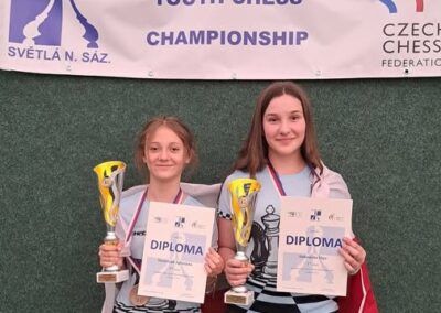 Agnieszka Ślusarczyk i Olga Dębowska zdobyły brązowe medale w Mistrzostwach Unii Europejskiej Juniorek w szachach